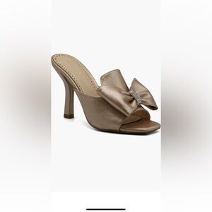 Never worn nice heels